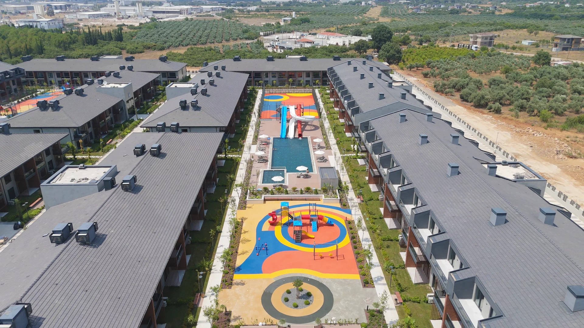Sun City Antalya havuz ve aquapark alanının havadan görünümü